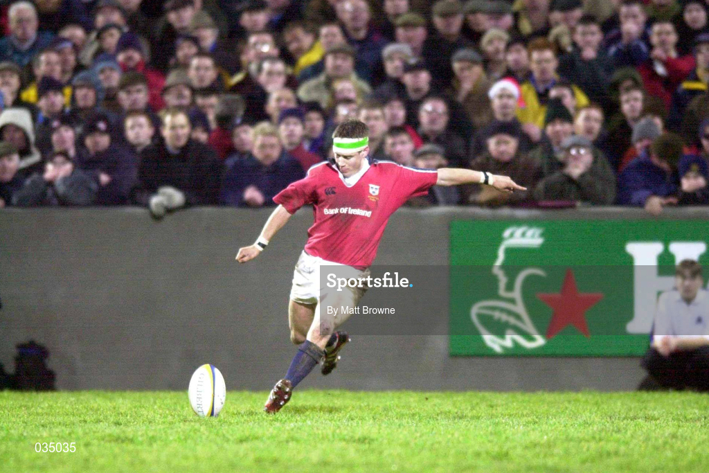 8 January 2000; Ronan O'Gara of Munster kicks the last minute penalty during the Heineken Cup Pool 4 Round 5 match between Munster and Saracens at Thomond Park in Limerick. Photo by Matt Browne/Sportsfile
