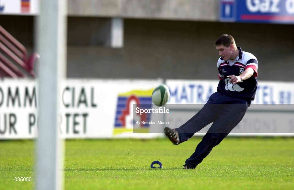 10 December 1999; Ronan O'Gara during Munster Rugby squad training at the Stade Toulouson, Le Sept Denier, in Toulouse, France. Photo by Brendan Moran/Sportsfile
