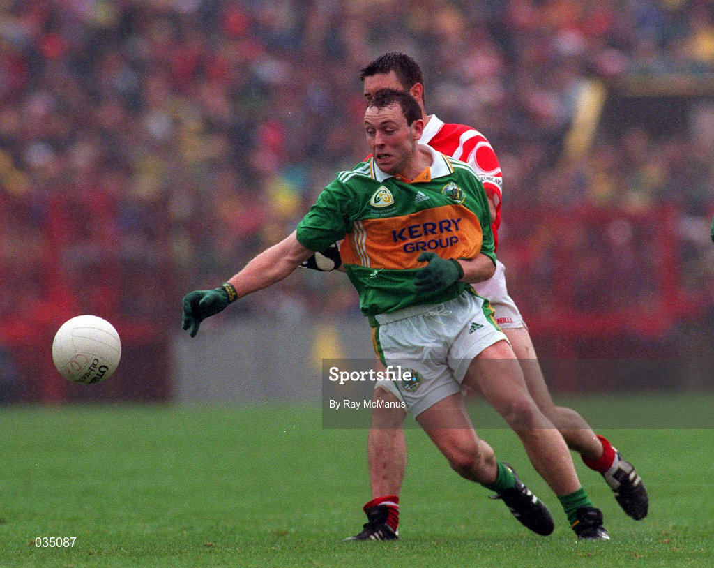 18 July 1999; Séamus Moynihan of Kerry during the Bank of Ireland Munster Senior Football Championship Final match between Cork and Kerry at Páirc Uí Chaoimh in Cork. Photo by Ray McManus/Sportsfile