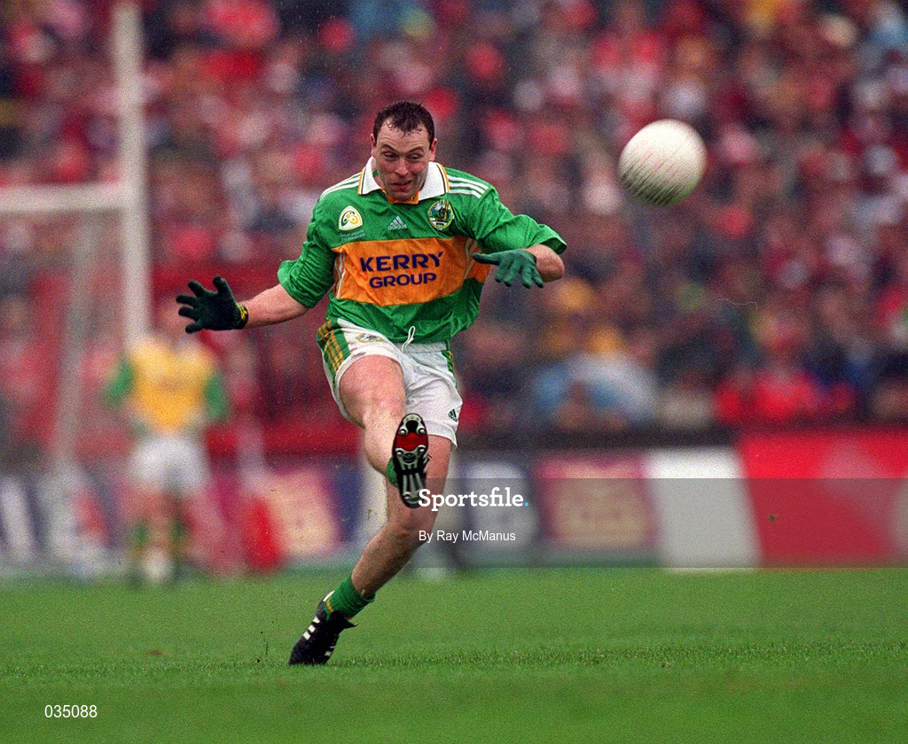 18 July 1999; Séamus Moynihan of Kerry during the Bank of Ireland Munster Senior Football Championship Final match between Cork and Kerry at Páirc Uí Chaoimh in Cork. Photo by Ray McManus/Sportsfile