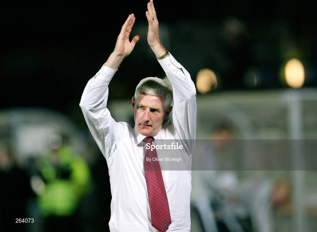22 August 2007; Northern Ireland manager, Nigel Worthington, applauds the fans at the end of the game. 2008 European Championship Qualifier, Group F, Northern Ireland v Liechtenstein, Windsor Park, Belfast, Co. Antrim. Picture credit: Oliver McVeigh / SPORTSFILE
