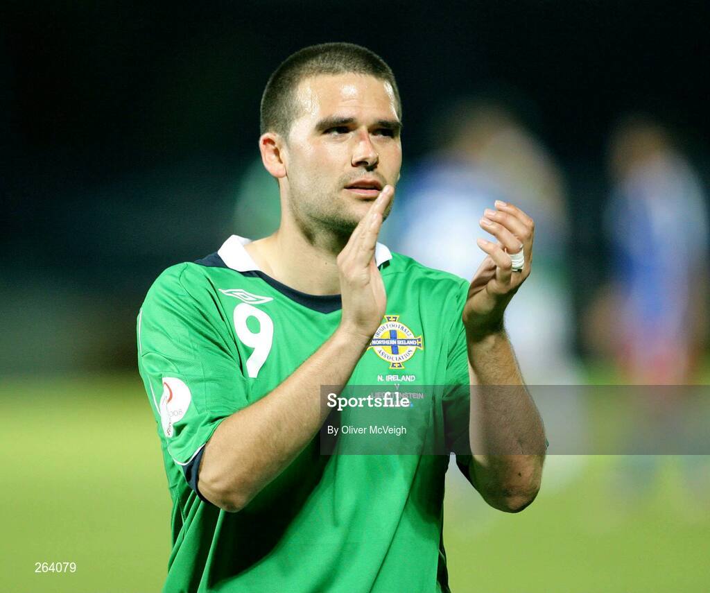 22 August 2007; David Healy, Northern Ireland, applauds the fans at the end of the game. 2008 European Championship Qualifier, Group F, Northern Ireland v Liechtenstein, Windsor Park, Belfast, Co. Antrim. Picture credit: Oliver McVeigh / SPORTSFILE