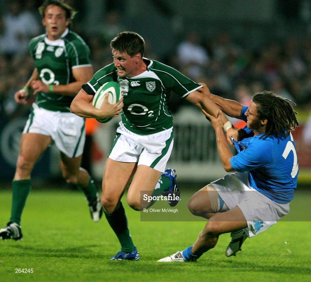 24 August 2007; Ronan O'Gara, Ireland, is tackled by Paul Griffen, Italy. Rugby World Cup Warm-Up Game, Ireland v Italy, Ravenhill Park, Belfast, Co. Antrim. Picture credit: Oliver McVeigh / SPORTSFILE