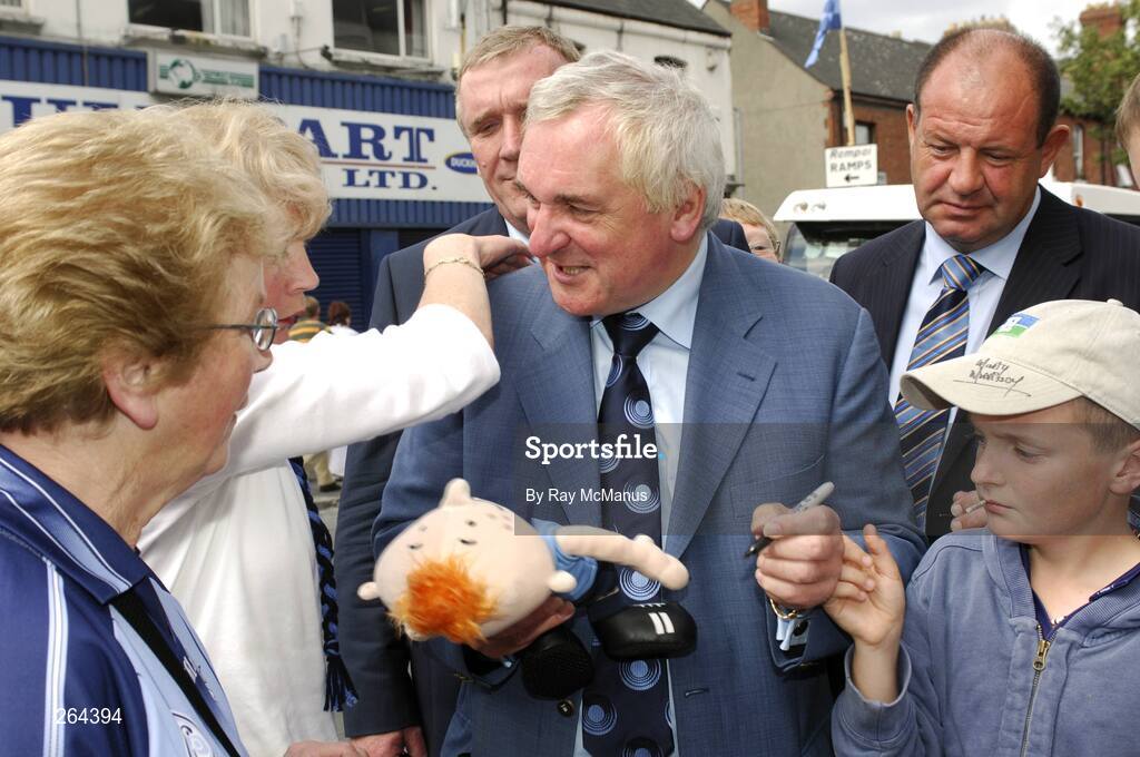 26 August 2007; An Taoiseach Bertie Ahern, T.D. wearing a 'Dublin tie' before the game. Bank of Ireland All-Ireland Senior Football Championship Semi Final, Dublin v Kerry, Croke Park, Dublin. Picture credit: Ray McManus / SPORTSFILE