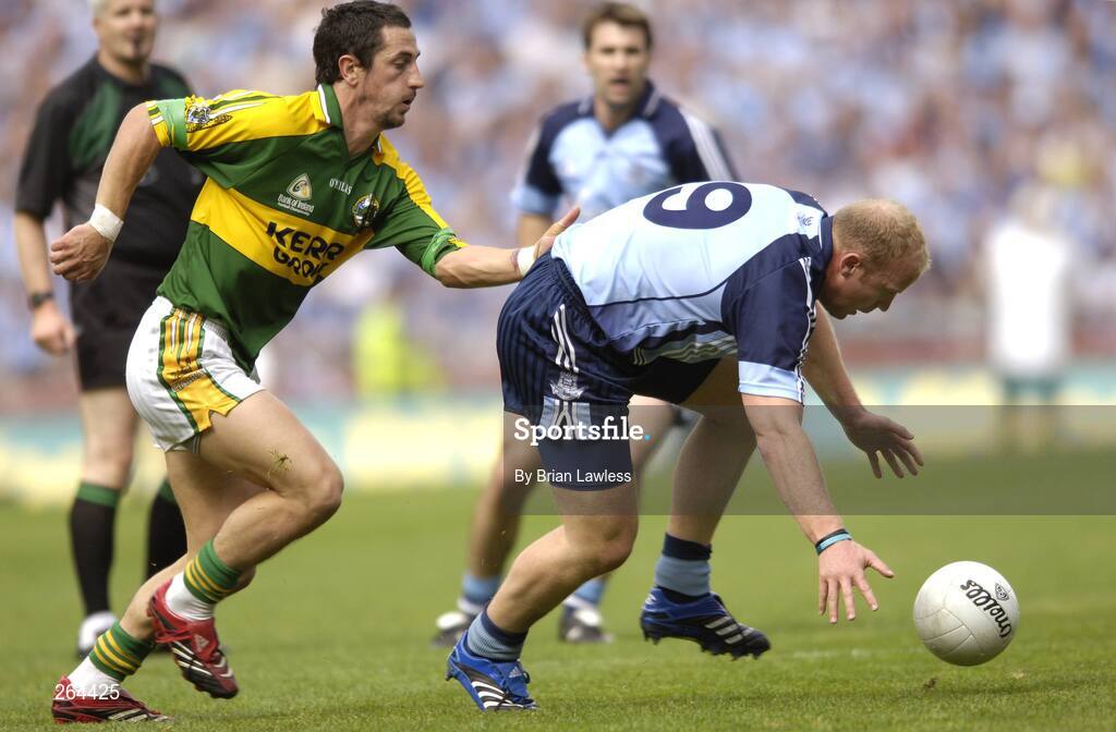 26 August 2007; Shane Ryan, Dublin, in action against Paul Galvin, Kerry. Bank of Ireland All-Ireland Senior Football Championship Semi Final, Dublin v Kerry, Croke Park, Dublin. Picture credit: Brian Lawless / SPORTSFILE