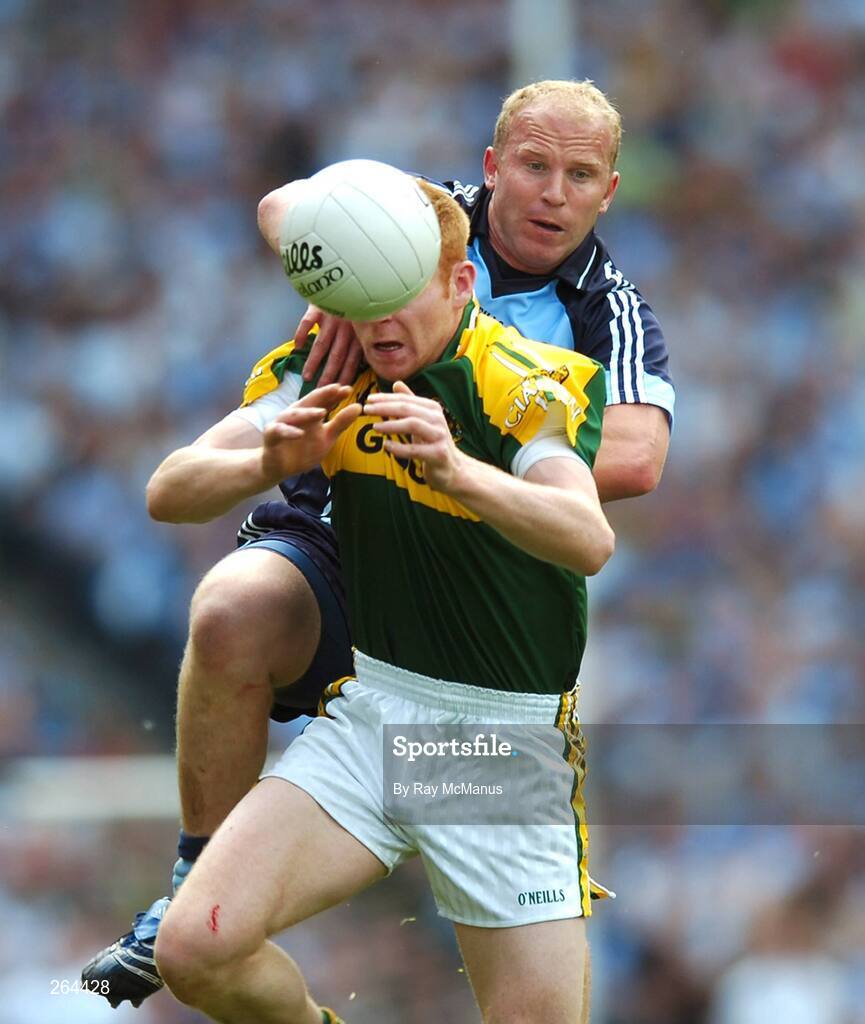26 August 2007; Shane Ryan, Dublin, in action against Seamus Scanlon, Kerry. Bank of Ireland All-Ireland Senior Football Championship Semi Final, Dublin v Kerry, Croke Park, Dublin. Picture credit: Ray McManus / SPORTSFILE