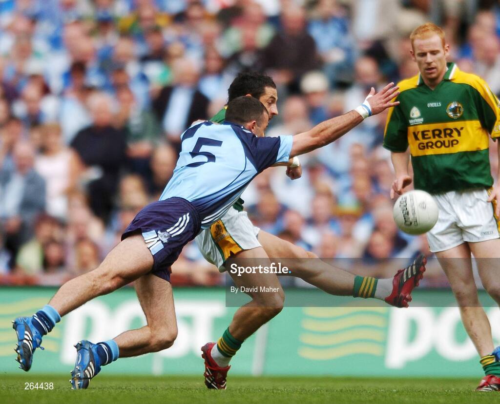 26 August 2007; Paul Galvin, Kerry, in action against Paul Casey, Dublin. Bank of Ireland All-Ireland Senior Football Championship Semi Final, Dublin v Kerry, Croke Park, Dublin. Picture credit: David Maher / SPORTSFILE