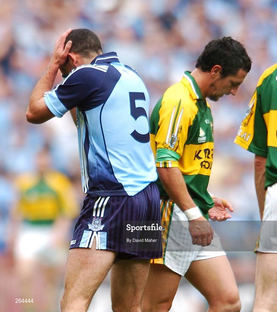 26 August 2007; Paul Casey, Dublin, holds his head after an incident with Paul Galvin, Kerry. Bank of Ireland All-Ireland Senior Football Championship Semi Final, Dublin v Kerry, Croke Park, Dublin. Picture credit: David Maher / SPORTSFILE *** Local Caption ***