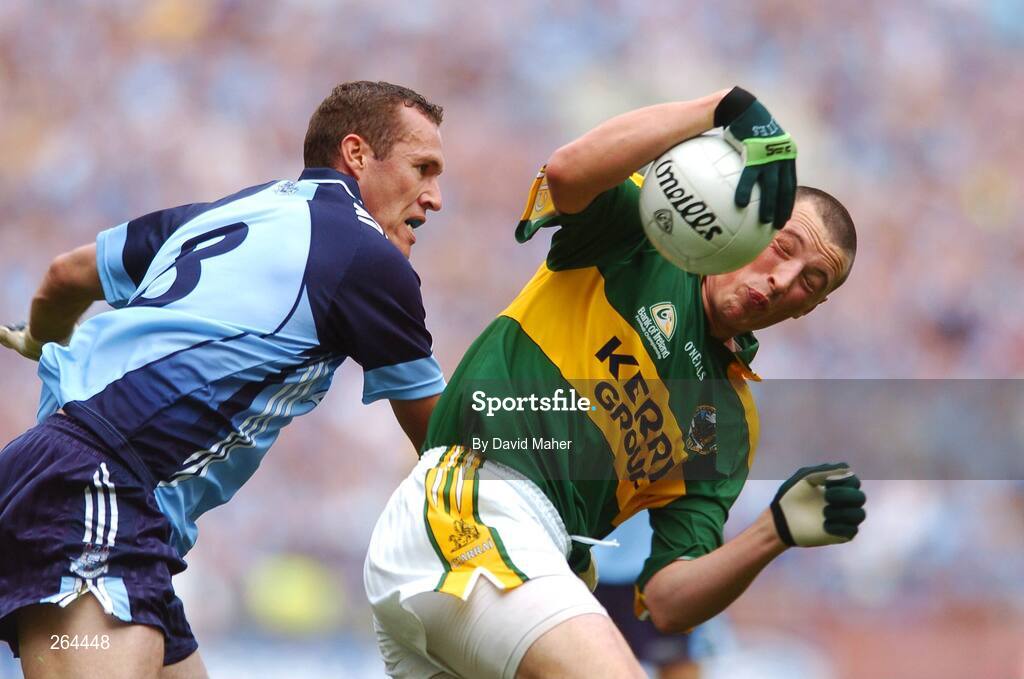 26 August 2007; Kieran Donaghy, Kerry, in action against Ciaran Whelan, Dublin. Bank of Ireland All-Ireland Senior Football Championship Semi Final, Dublin v Kerry, Croke Park, Dublin. Picture credit: David Maher / SPORTSFILE