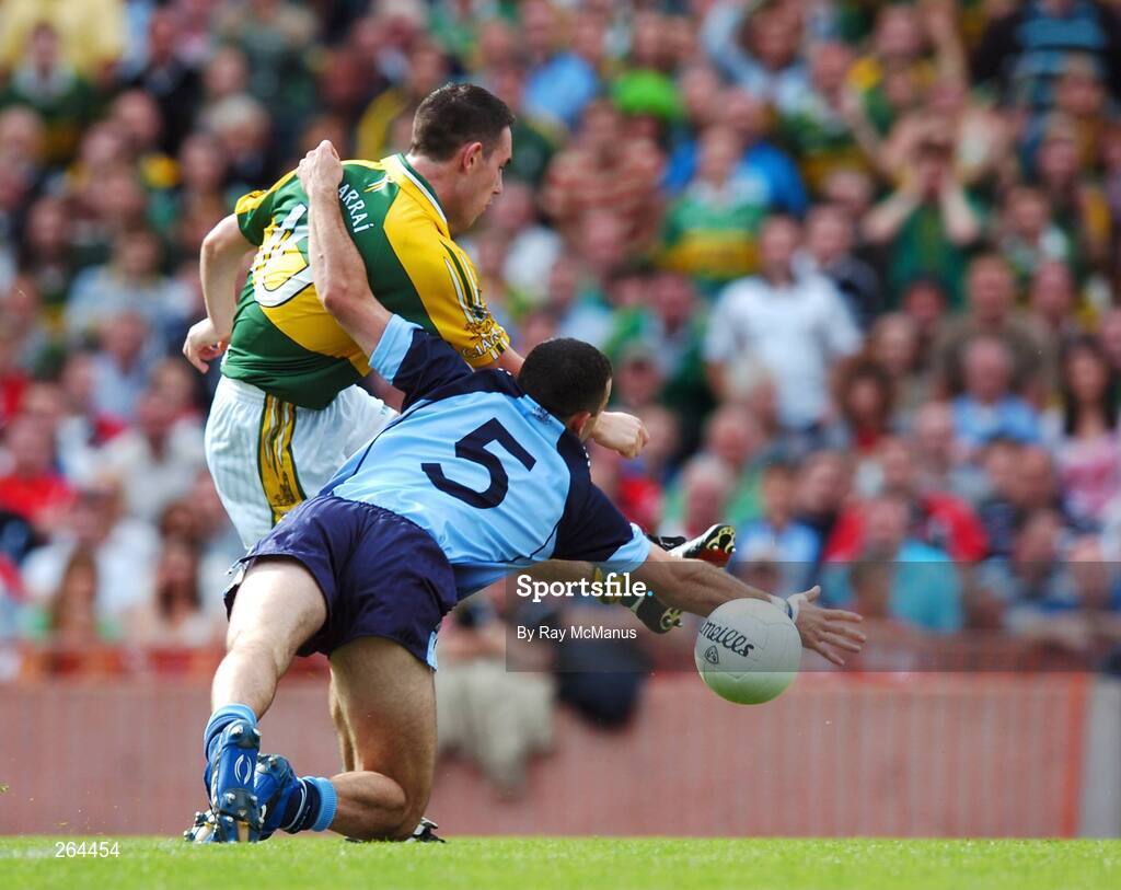 26 August 2007; The Kerry captain Declan O'Sullivan shoots past Dublin's Paul Casey to score the game's first goal. Bank of Ireland All-Ireland Senior Football Championship Semi Final, Dublin v Kerry, Croke Park, Dublin. Picture credit: Ray McManus / SPORTSFILE