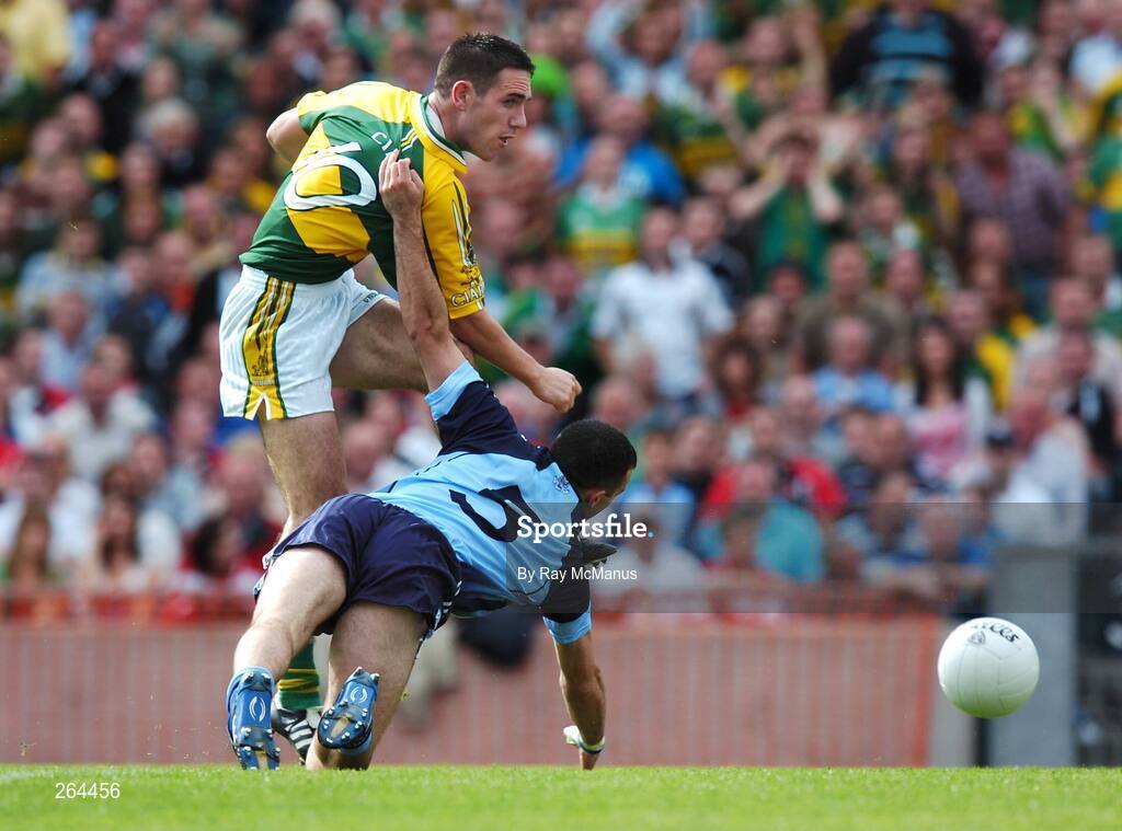 26 August 2007; The Kerry captain Declan O'Sullivan shoots past Dublin's Paul Casey to score the game's first goal. Bank of Ireland All-Ireland Senior Football Championship Semi Final, Dublin v Kerry, Croke Park, Dublin. Picture credit: Ray McManus / SPORTSFILE