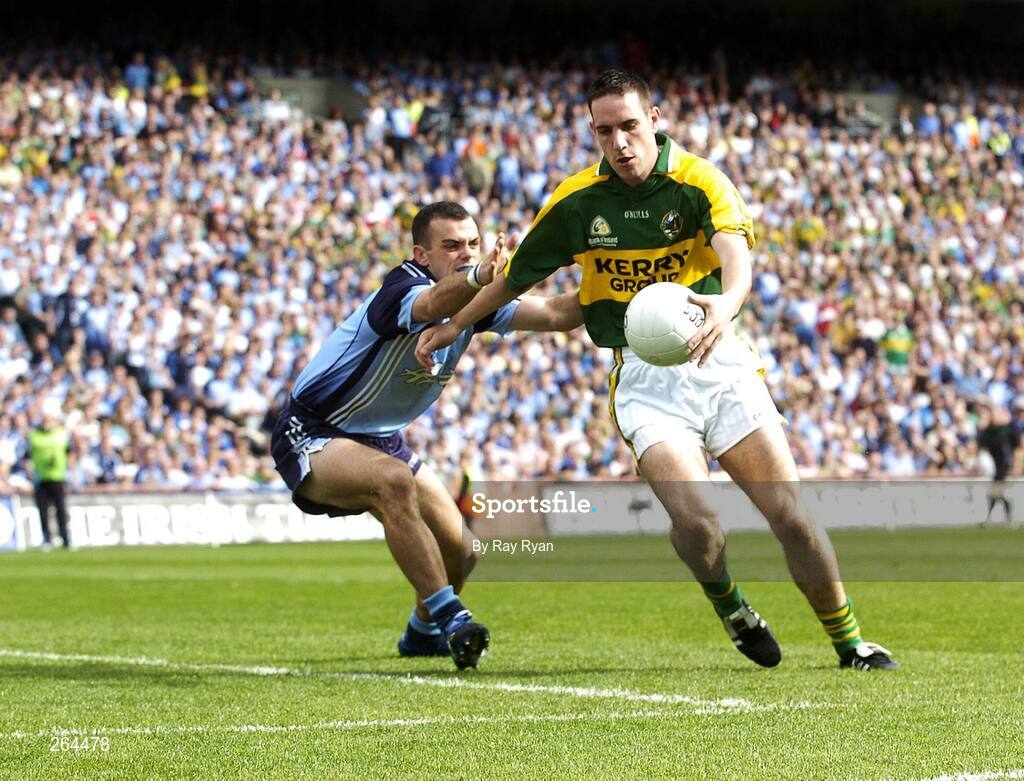 26 August 2007; The Kerry captain Declan O'Sullivan shoots past Dublin's Paul Casey to score the game's first goal. Bank of Ireland All-Ireland Senior Football Championship Semi Final, Dublin v Kerry, Croke Park, Dublin. Picture credit: Ray Ryan / SPORTSFILE