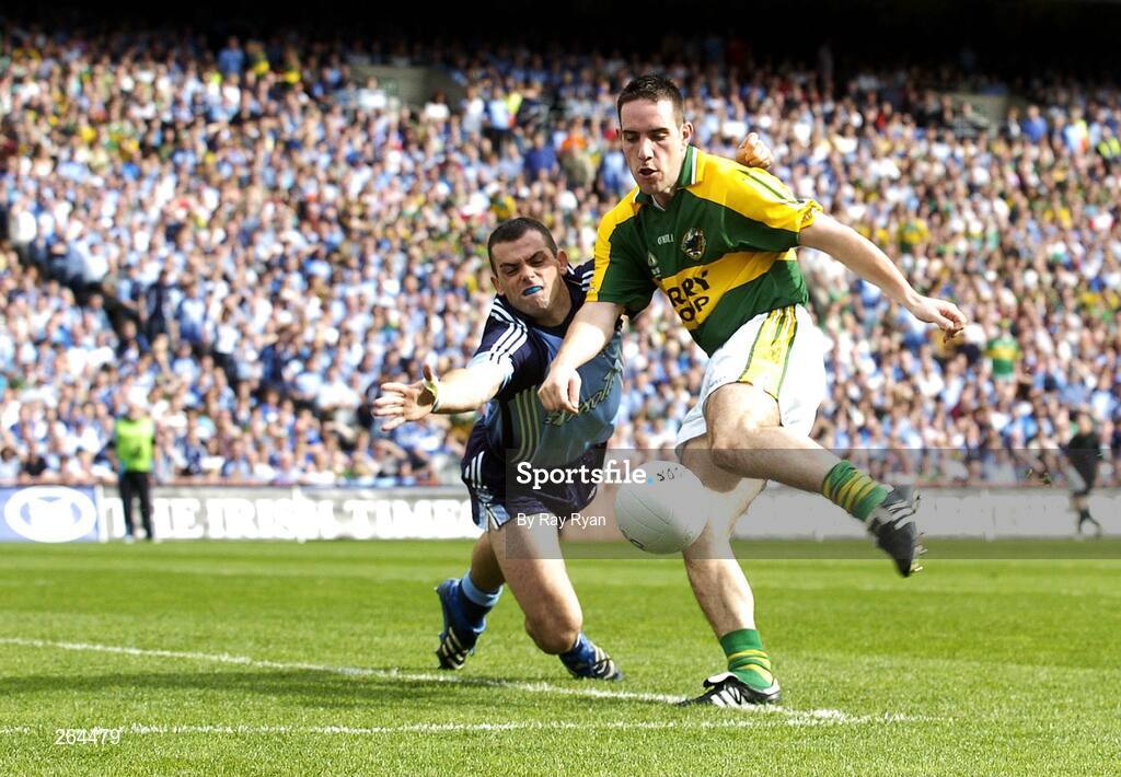26 August 2007; The Kerry captain Declan O'Sullivan shoots past Dublin's Paul Casey to score the game's first goal. Bank of Ireland All-Ireland Senior Football Championship Semi Final, Dublin v Kerry, Croke Park, Dublin. Picture credit: Ray Ryan / SPORTSFILE