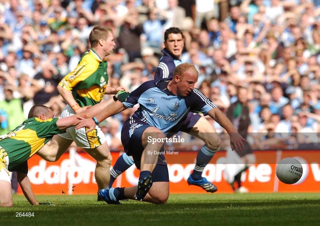 26 August 2007; Shane Ryan, Dublin, in action against Kieran Donaghy, Kerry. Bank of Ireland All-Ireland Senior Football Championship Semi Final, Dublin v Kerry, Croke Park, Dublin. Picture credit: David Maher / SPORTSFILE *** Local Caption ***
