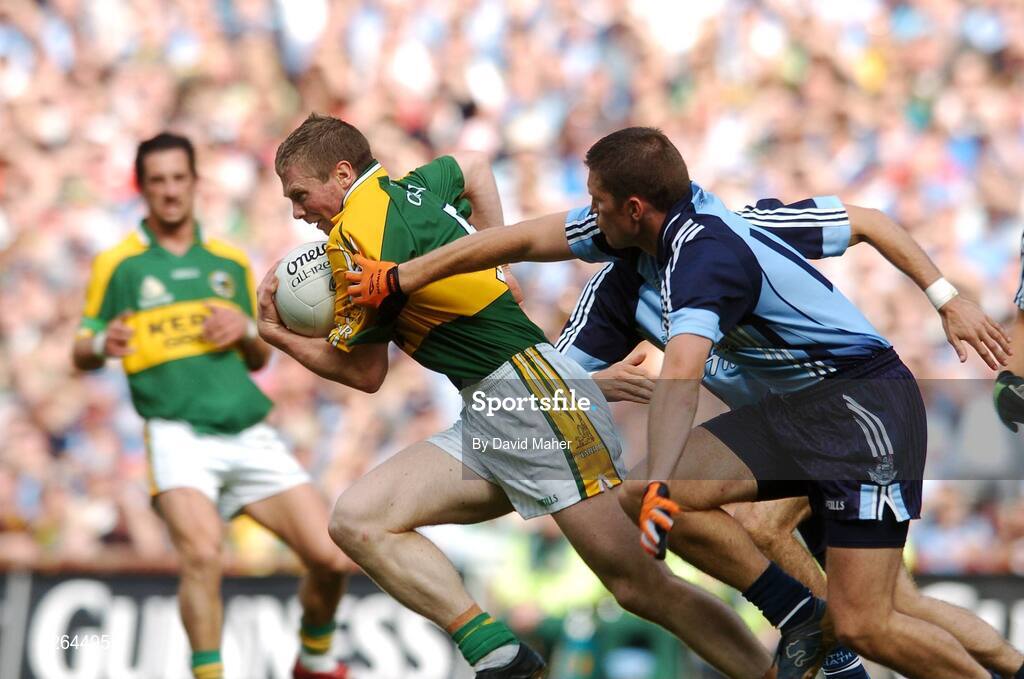 26 August 2007; Tomas O'Se, Kerry, in action against Conal Keaney, Dublin. Bank of Ireland All-Ireland Senior Football Championship Semi Final, Dublin v Kerry, Croke Park, Dublin. Picture credit: David Maher / SPORTSFILE