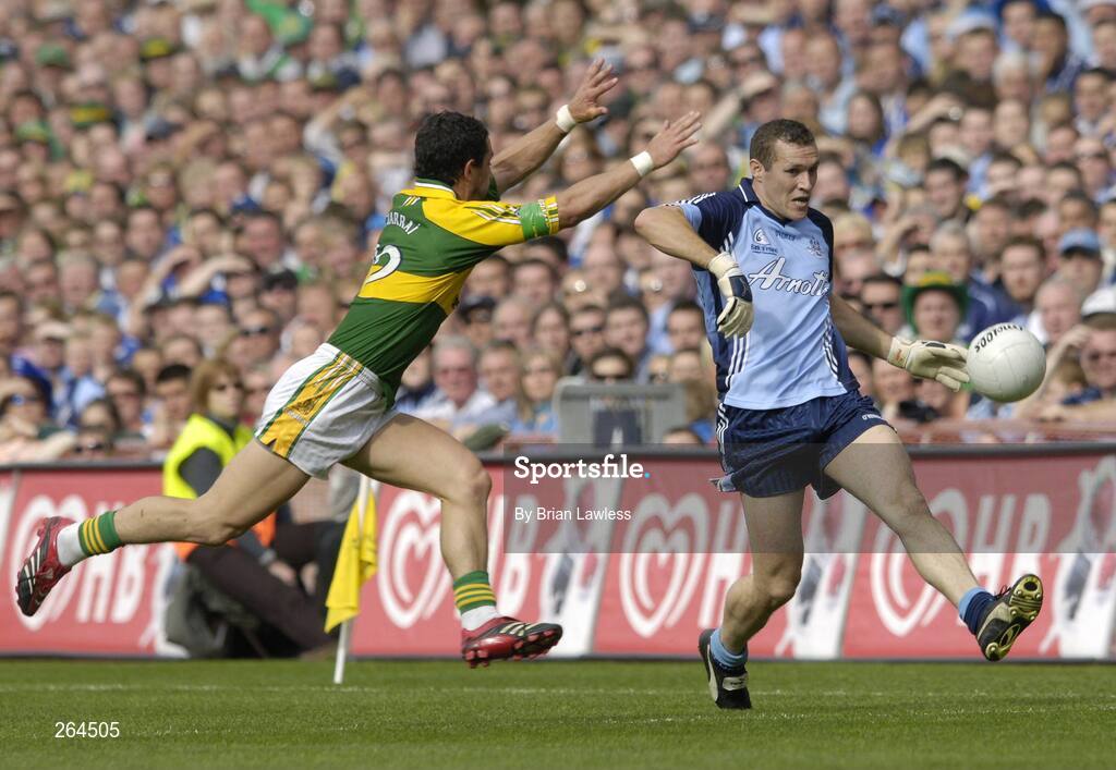 26 August 2007; Ciaran Whelan, Dublin, in action against Paul Galvin, Kerry. Bank of Ireland All-Ireland Senior Football Championship Semi Final, Dublin v Kerry, Croke Park, Dublin. Picture credit: Brian Lawless / SPORTSFILE