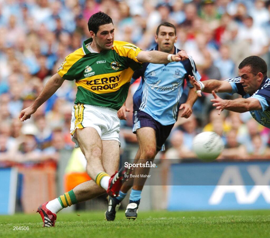 26 August 2007; Bryan Sheehan, Kerry, in action against Paul Casey, Dublin. Bank of Ireland All-Ireland Senior Football Championship Semi Final, Dublin v Kerry, Croke Park, Dublin. Picture credit: David Maher / SPORTSFILE