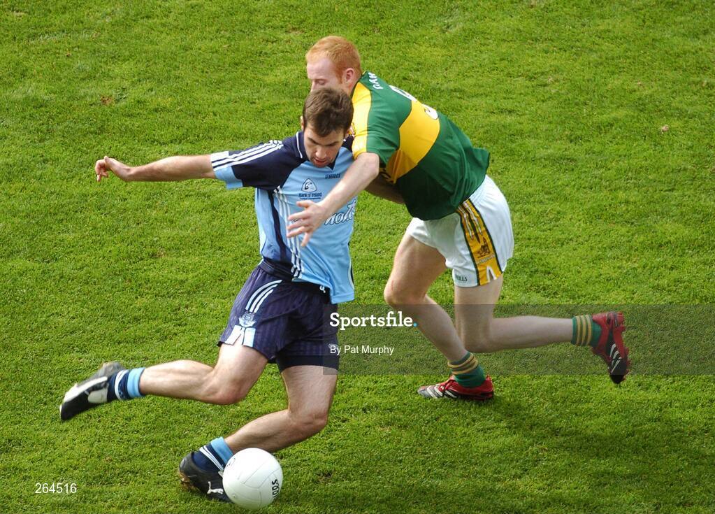 26 August 2007; Bryan Cullen, Dublin, in action against Seamus Scanlon, Kerry. Bank of Ireland All-Ireland Senior Football Championship Semi-Final, Dublin v Kerry, Croke Park, Dublin. Picture credit: Pat Murphy / SPORTSFILE