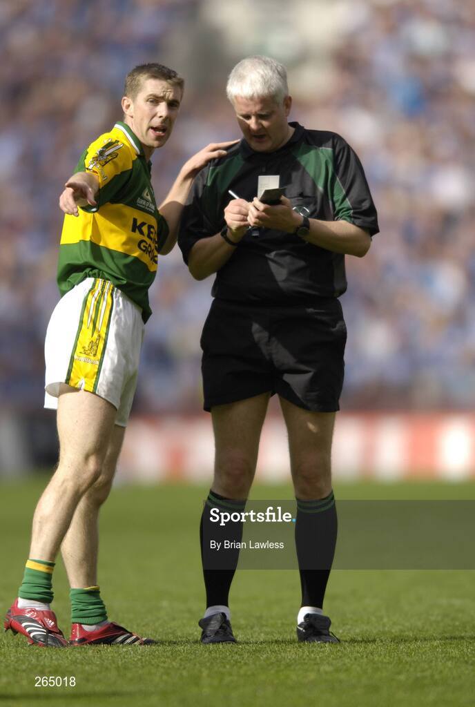 26 August 2007; Kerry's Marc O Se speaks to referee John Bannon during the match. Bank of Ireland Senior Football Championship Semi Final, Dublin v Kerry, Croke Park, Dublin. Picture credit: Brian Lawless / SPORTSFILE