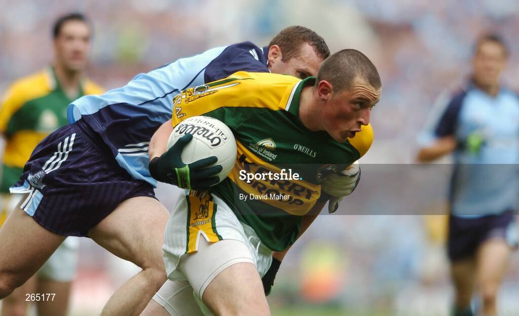 26 August 2007; Kieran Donaghy, Kerry, in action against Ciaran Whelan, Dublin. Bank of Ireland Senior Football Championship Semi Final, Dublin v Kerry, Croke Park, Dublin. Picture credit: David Maher / SPORTSFILE