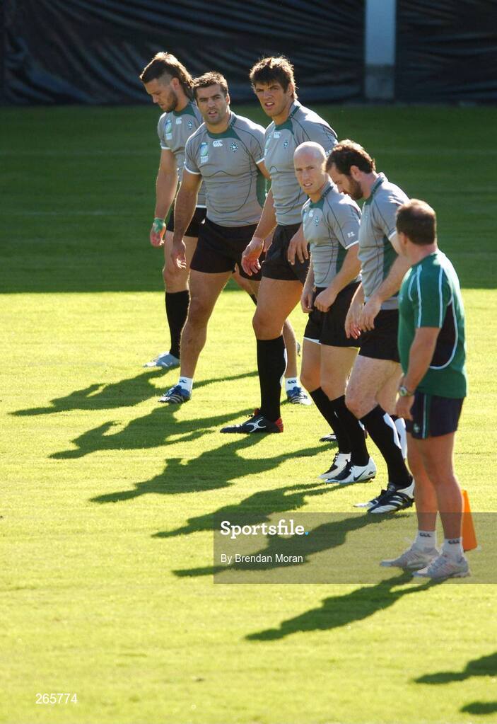 6 September 2007; Ireland players, from left, Isaac Boss, Brian Carney, Donncha O'Callaghan, Peter Stringer and Geordan Murphy with trainer Mike McGurn during squad training. 2007 Rugby World Cup, Pool D, Irish Squad Training, Stade Bordelais, Bordeaux, France. Picture credit: Brendan Moran / SPORTSFILE