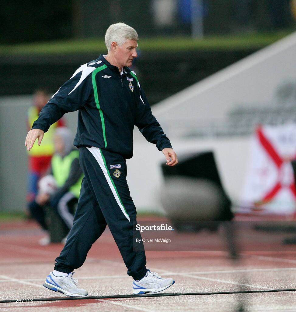 12 September 2007; Northern Ireland manager Nigel Worthington reacts on the sideline. 2008 European Championship Qualifier, Iceland v Northern Ireland, Laugardalsvollur Stadium, Reykjavik, Iceland. Picture credit; Oliver McVeigh / SPORTSFILE