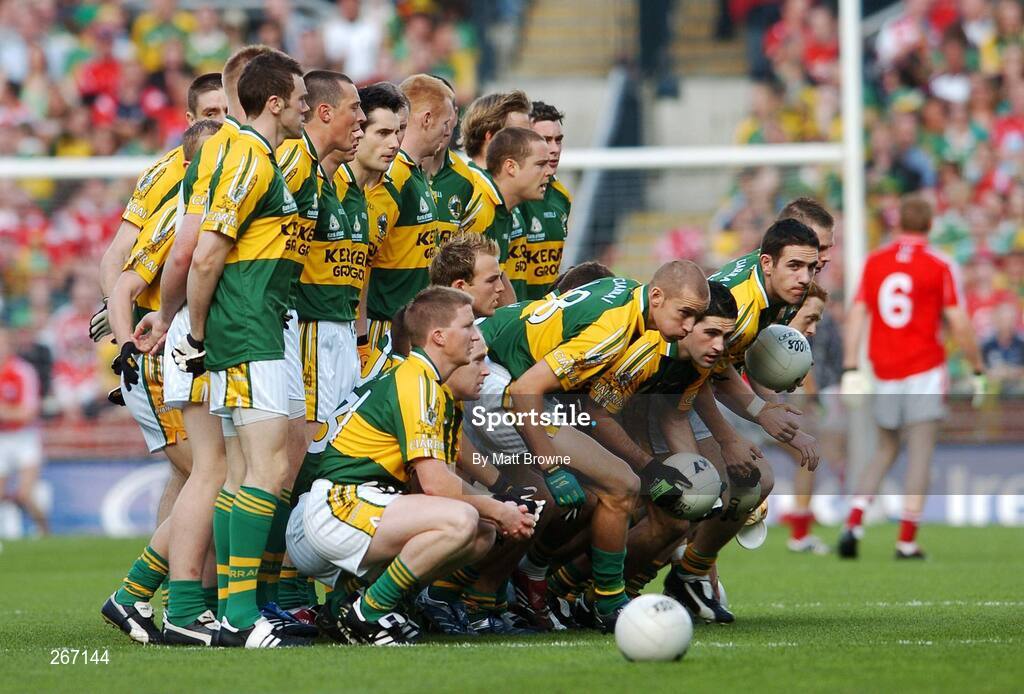 16 September 2007; Kerry players rise from the team bench for the start of the game. Bank of Ireland All-Ireland Senior Football Championship Final, Kerry v Cork, Croke Park, Dublin. Picture credit; Matt Browne / SPORTSFILE