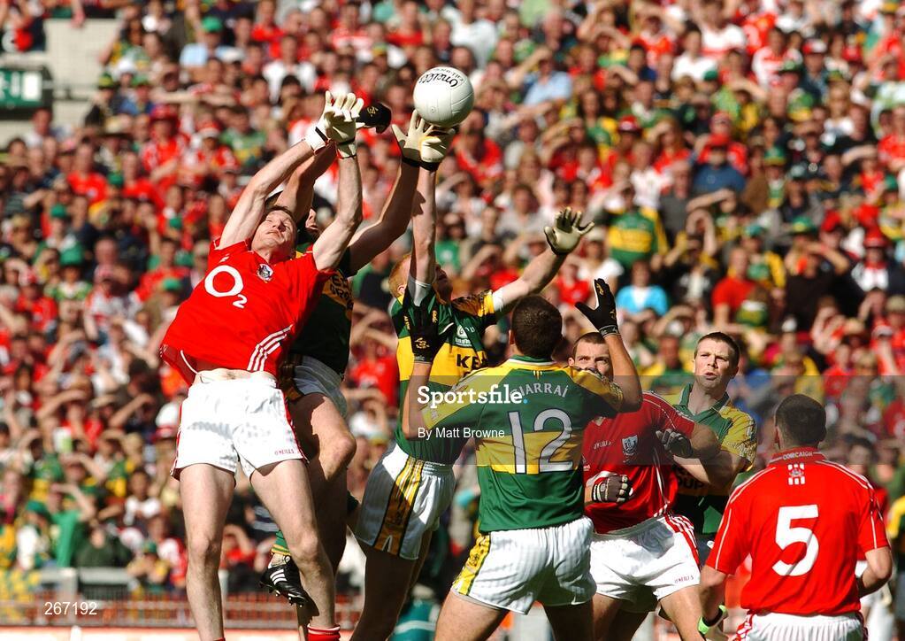 16 September 2007; Seamus Scanlon and Darragh O'Se, Kerry, in action against Nicholas Murphy, Cork. Bank of Ireland All-Ireland Senior Football Championship Final, Kerry v Cork, Croke Park, Dublin. Picture credit; Matt Browne / SPORTSFILE