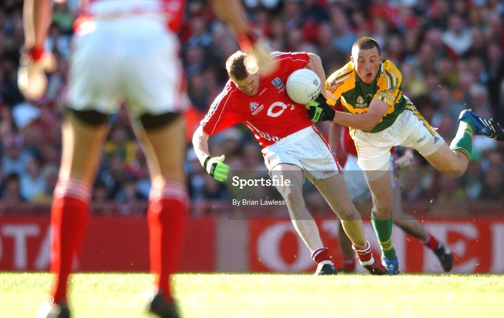 16 September 2007; Kerry's Kieran Donaghy dispossesses Cork's Ger Spillane before going on to score his first and his side's second goal. Bank of Ireland All-Ireland Senior Football Championship Final, Kerry v Cork, Croke Park, Dublin. Picture credit; Brian Lawless / SPORTSFILE