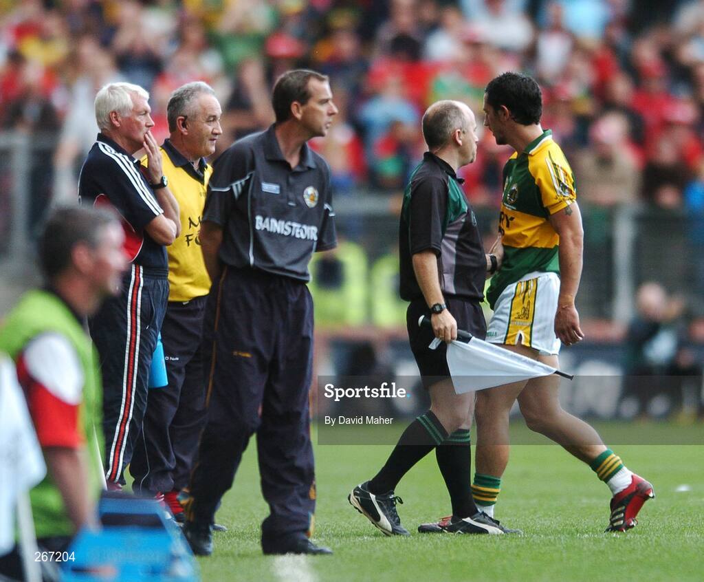 16 September 2007; Paul Galvin, right, Kerry, is substituted, as he walks past the Kerry manager Pat O'Shea. Bank of Ireland All-Ireland Senior Football Championship Final, Kerry v Cork, Croke Park, Dublin. Picture credit; David Maher / SPORTSFILE