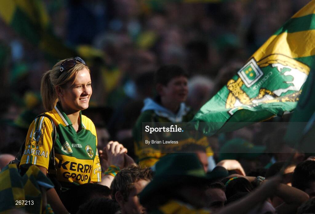 16 September 2007; Kerry fans watch the presentation from the pitch. Bank of Ireland All-Ireland Senior Football Championship Final, Kerry v Cork, Croke Park, Dublin. Picture credit; Brian Lawless / SPORTSFILE