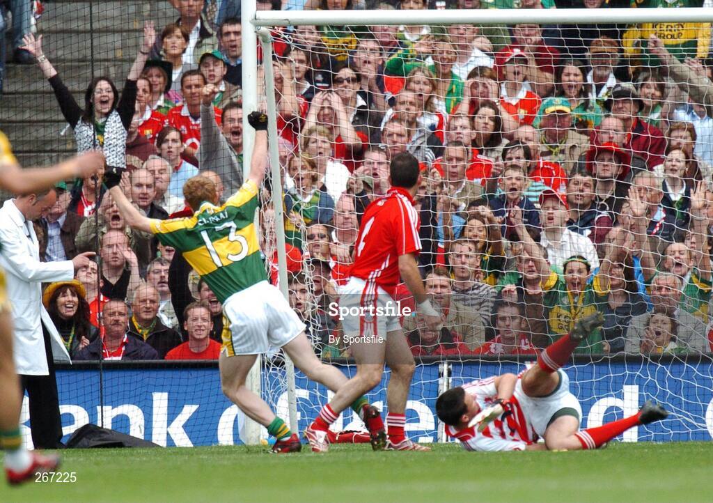16 September 2007; Colm Cooper, Kerry, turns to celebrate after scoring his first goal. Bank of Ireland All-Ireland Senior Football Championship Final, Kerry v Cork, Croke Park, Dublin. Picture credit; Paul Mohan / SPORTSFILE
