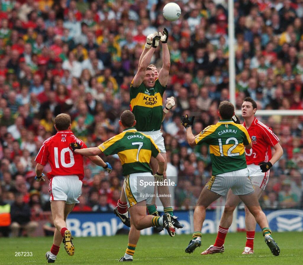 16 September 2007; Darragh O Se, Kerry, in action against Nicholas Murphy, Cork. Bank of Ireland All-Ireland Senior Football Championship Final, Kerry v Cork, Croke Park, Dublin. Picture credit; Brian Lawless / SPORTSFILE
