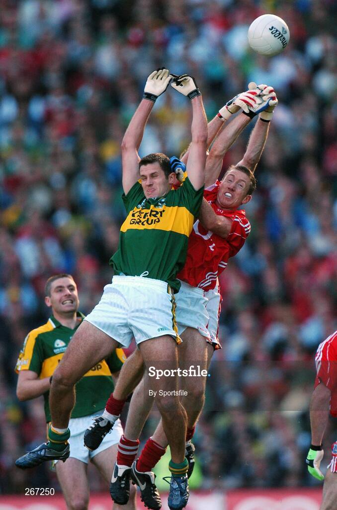 16 September 2007; Eoin Brosnan, Kerry, in action against Conor McCarthy, Cork. Bank of Ireland All-Ireland Senior Football Championship Final, Kerry v Cork, Croke Park, Dublin. Picture credit; Paul Mohan / SPORTSFILE