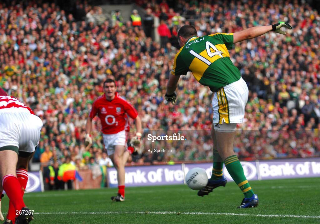 16 September 2007; Kieran Donaghy, Kerry, shoots to score his second goal. Bank of Ireland All-Ireland Senior Football Championship Final, Kerry v Cork, Croke Park, Dublin. Picture credit; Paul Mohan / SPORTSFILE