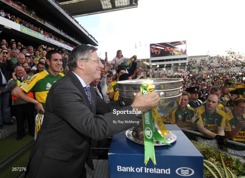16 September 2007; The Ard Stiuirthoir of the GAA Liam Mulvihill lifts the Sam Maguire before presenting to to Kerry captain Declan O'Sullivan. Bank of Ireland All-Ireland Senior Football Championship Final, Kerry v Cork, Croke Park, Dublin. Picture credit; Ray McManus / SPORTSFILE