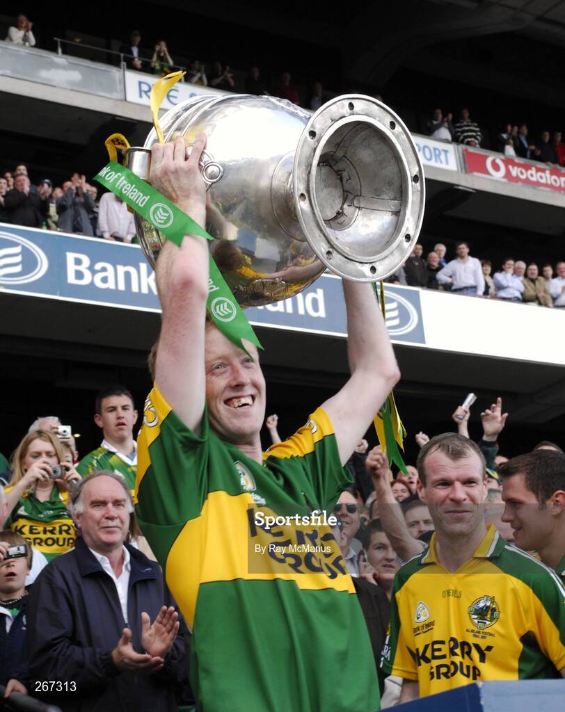 16 September 2007; Kerry corner forward Colm Cooper lifts the Sam Maguire Cup. Bank of Ireland All-Ireland Senior Football Championship Final, Kerry v Cork, Croke Park, Dublin. Picture credit; Ray McManus / SPORTSFILE