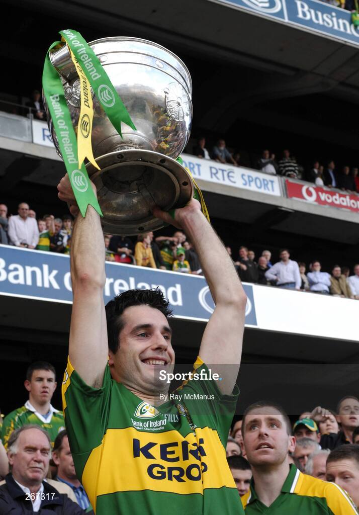 16 September 2007; Kerry full-back Tom O'Sullivan lifts the Sam Maguire Cup. Bank of Ireland All-Ireland Senior Football Championship Final, Kerry v Cork, Croke Park, Dublin. Picture credit; Ray McManus / SPORTSFILE