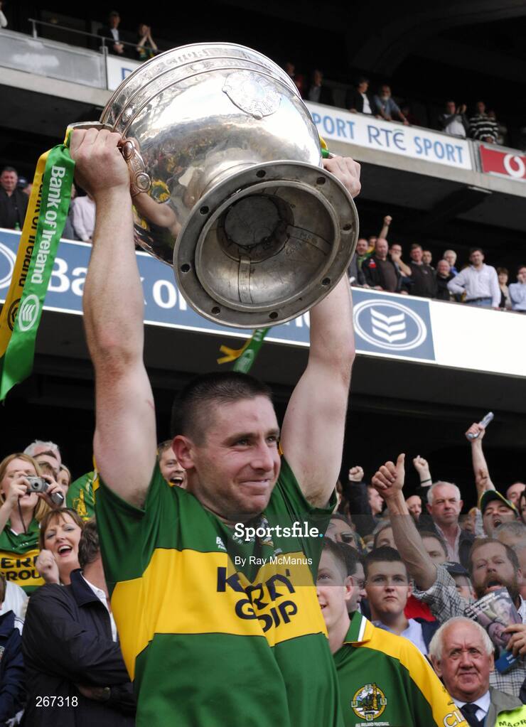 16 September 2007; Kerry midfielder Darragh O'Se lifts the Sam Maguire Cup. Bank of Ireland All-Ireland Senior Football Championship Final, Kerry v Cork, Croke Park, Dublin. Picture credit; Ray McManus / SPORTSFILE