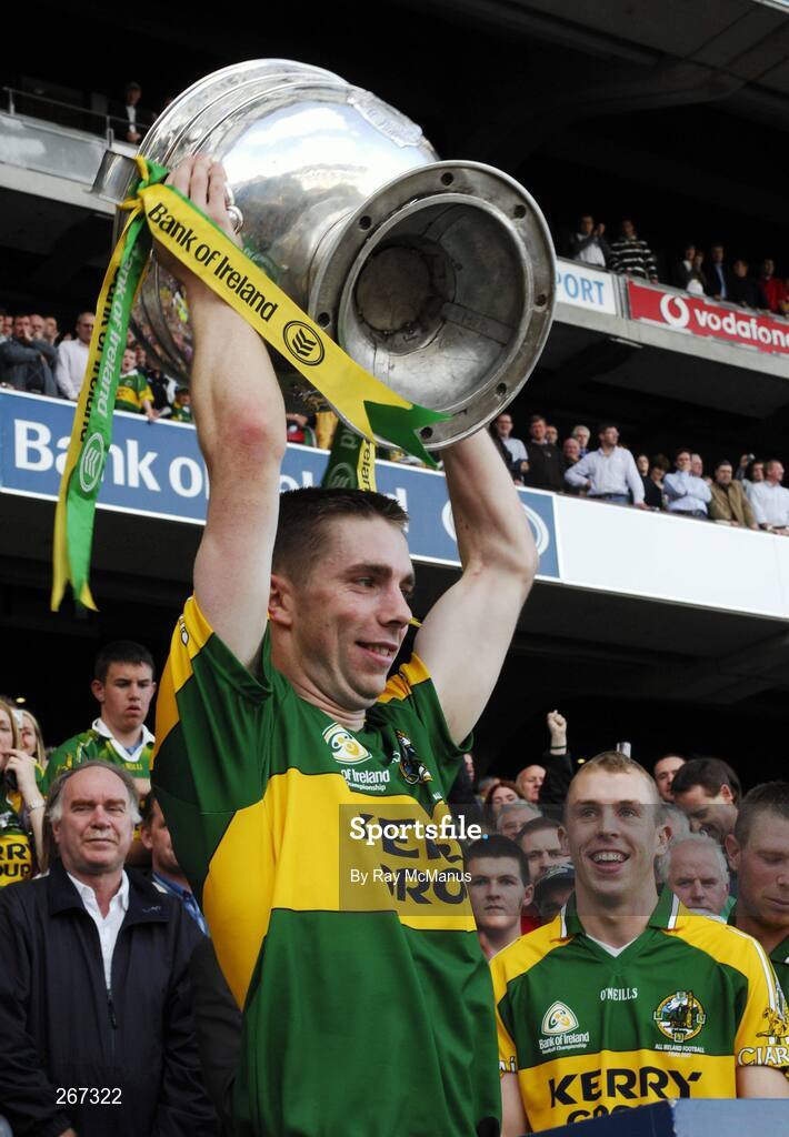 16 September 2007; Kerry corner-back Marc O'Se lifts the Sam Maguire Cup. Bank of Ireland All-Ireland Senior Football Championship Final, Kerry v Cork, Croke Park, Dublin. Picture credit; Ray McManus / SPORTSFILE