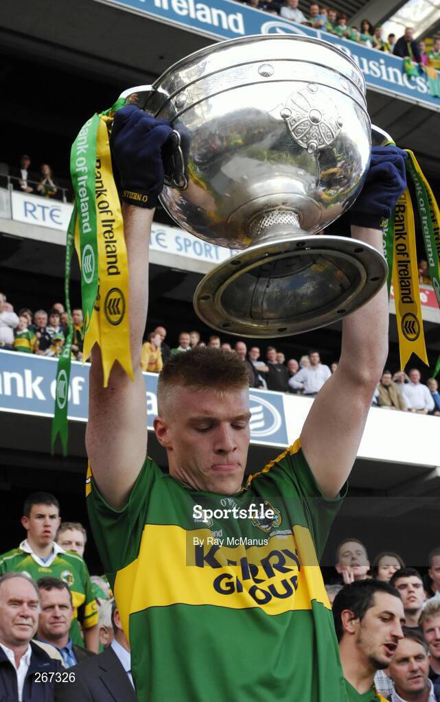 16 September 2007; Kerry substitute Tommy Walsh lifts the Sam Maguire Cup. Bank of Ireland All-Ireland Senior Football Championship Final, Kerry v Cork, Croke Park, Dublin. Picture credit; Ray McManus / SPORTSFILE