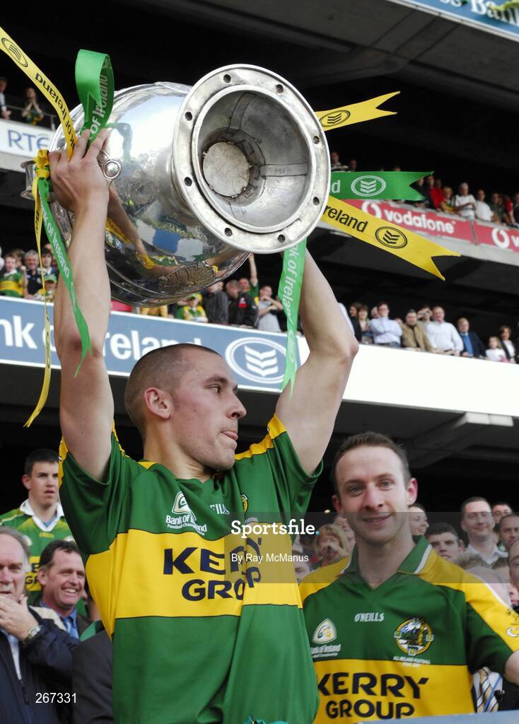 16 September 2007; Kerry substitute Sean O'Sullivan lifts the Sam Maguire Cup. Bank of Ireland All-Ireland Senior Football Championship Final, Kerry v Cork, Croke Park, Dublin. Picture credit; Ray McManus / SPORTSFILE
