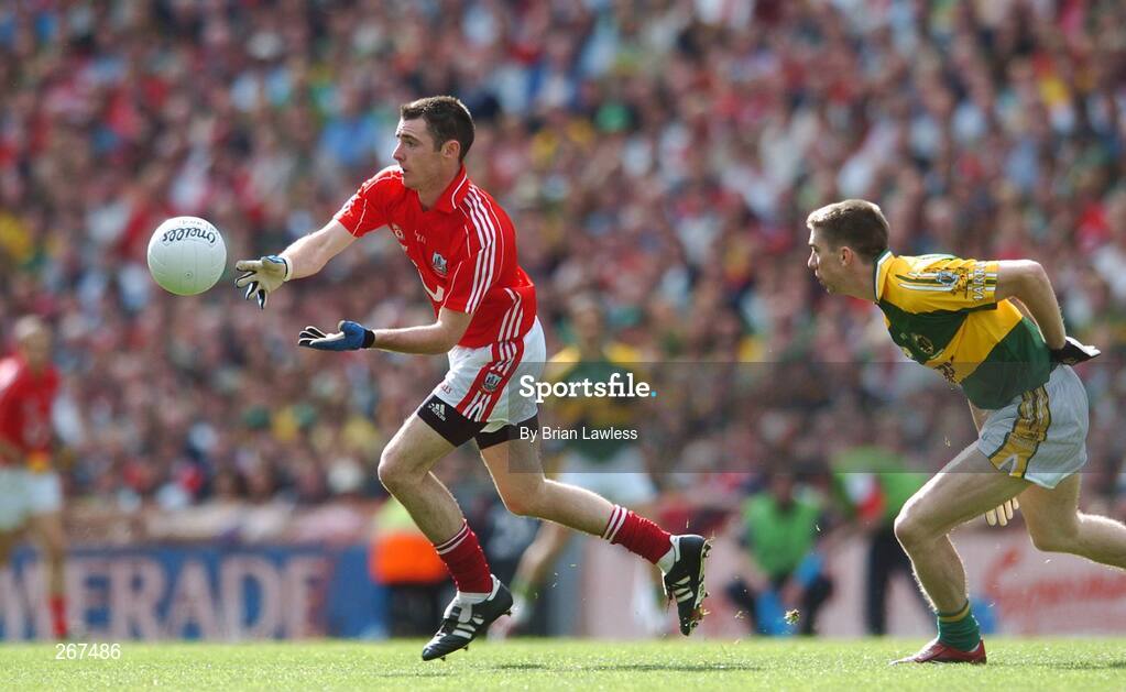 16 September 2007; Donncha O'Connor, Cork, in action against Marc O Se, Kerry. Bank of Ireland All-Ireland Senior Football Championship Final, Kerry v Cork, Croke Park, Dublin. Picture credit; Brian Lawless / SPORTSFILE