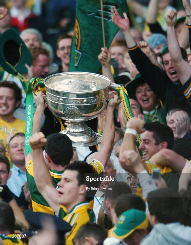16 September 2007; The Sam Maguire cup is lifted by Kerry captain Declan O'Sullivan. Bank of Ireland All-Ireland Senior Football Championship Final, Kerry v Cork, Croke Park, Dublin. Picture credit; Brian Lawless / SPORTSFILE