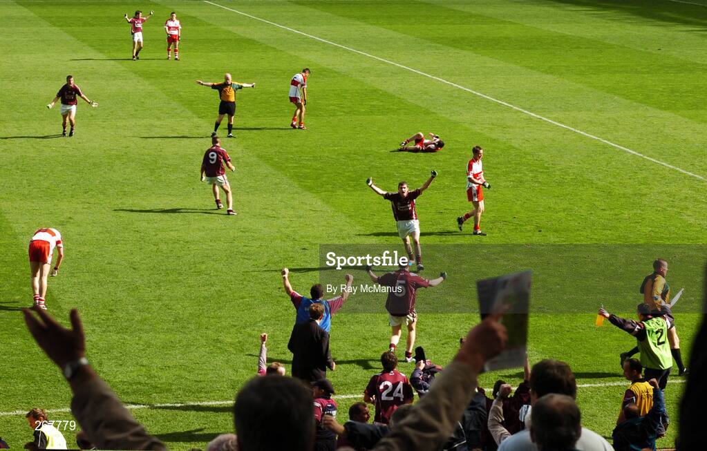 16 September 2007; Referee Derek Fahy, from Longford, blows full time as the Galway players celebrate and the Derry players fall dejected. ESB All-Ireland Minior Football Championship Final, Galway v Derry, Croke Park, Dublin. Picture credit; Ray McManus / SPORTSFILE
