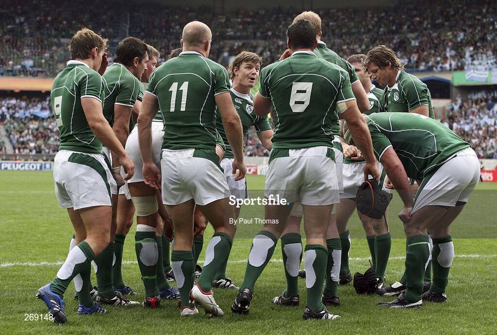 30 September 2007; Ireland captain Brian O'Driscoll speaks to team-mates after Argentina score their first try. 2007 Rugby World Cup, Pool D, Ireland v Argentina, The Parc des Princes, Paris, France. Picture credit; Paul Thomas / SPORTSFILE
