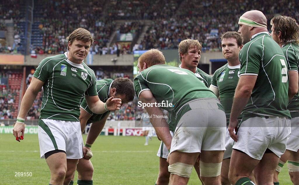 30 September 2007; Ireland captain Brian O'Driscoll speaks to team-mates after Argentina score their first try. 2007 Rugby World Cup, Pool D, Ireland v Argentina, The Parc des Princes, Paris, France. Picture credit; Paul Thomas / SPORTSFILE