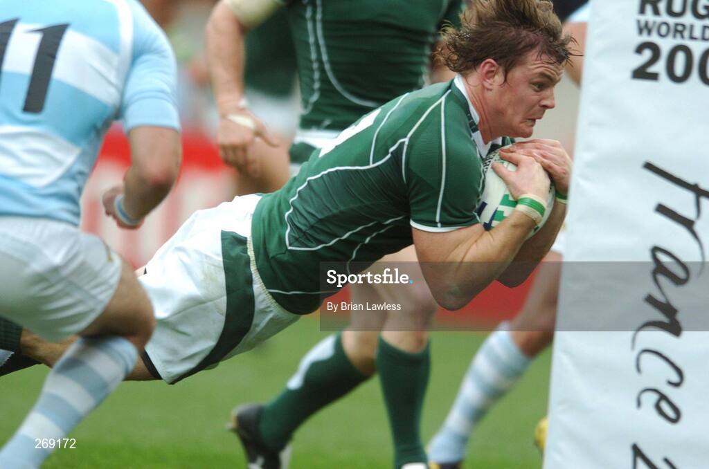 30 September 2007; Brian O'Driscoll, Ireland, goes over for his side's first try. 2007 Rugby World Cup, Pool D, Ireland v Argentina, Parc des Princes, Paris, France. Picture credit; Brian Lawless / SPORTSFILE