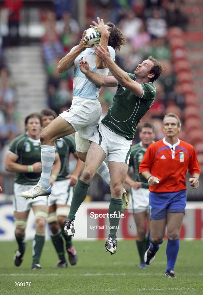 30 September 2007; Martin Hernandez, Argentina, is tackled by Geordan Murphy, Ireland. 2007 Rugby World Cup, Pool D, Ireland v Argentina, The Parc des Princes, Paris, France. Picture credit; Paul Thomas / SPORTSFILE
