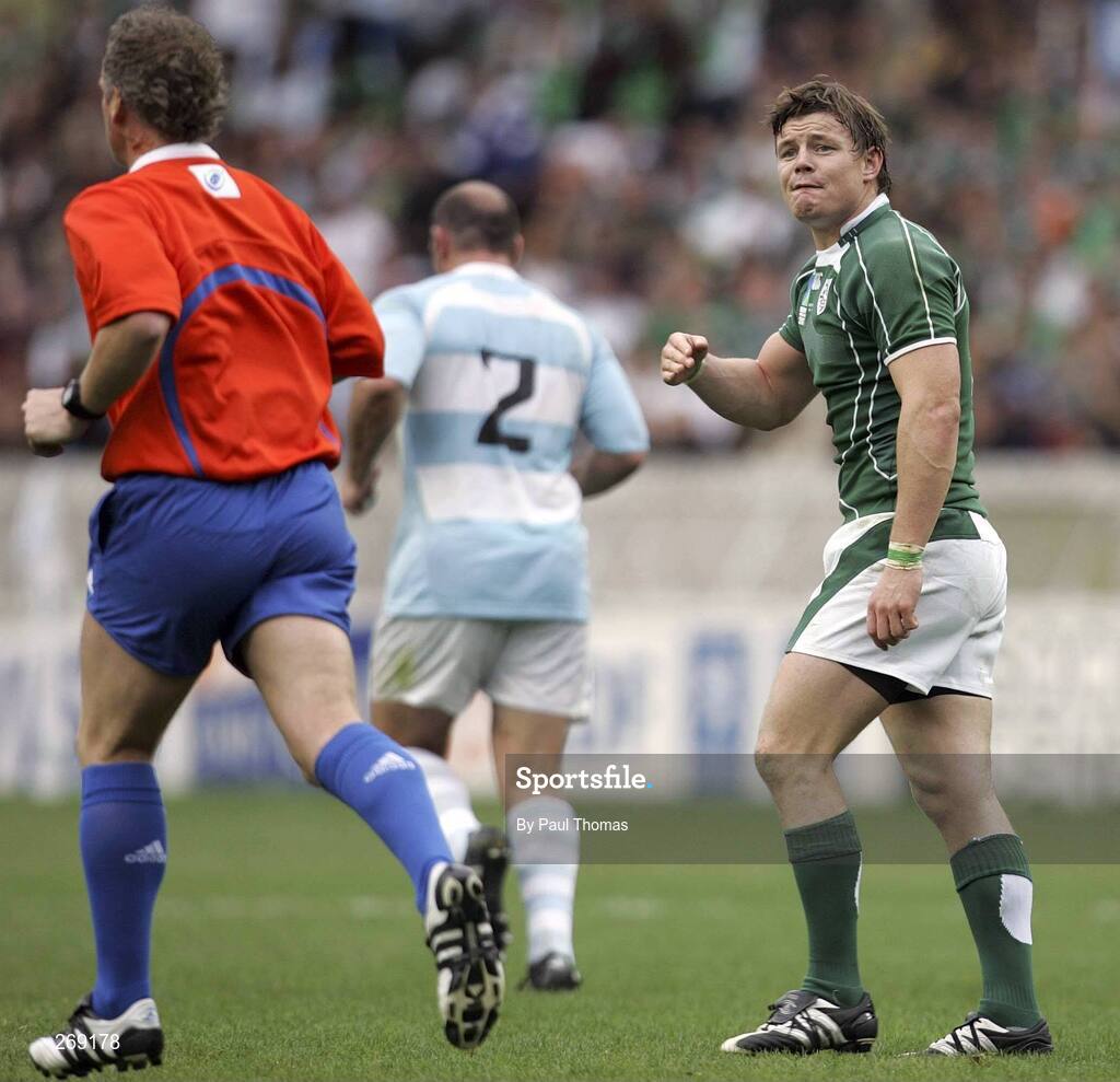 30 September 2007; Brian O'Driscoll, Ireland, tries to have words with referee Paul Honiss. 2007 Rugby World Cup, Pool D, Ireland v Argentina, The Parc des Princes, Paris, France. Picture credit; Paul Thomas / SPORTSFILE